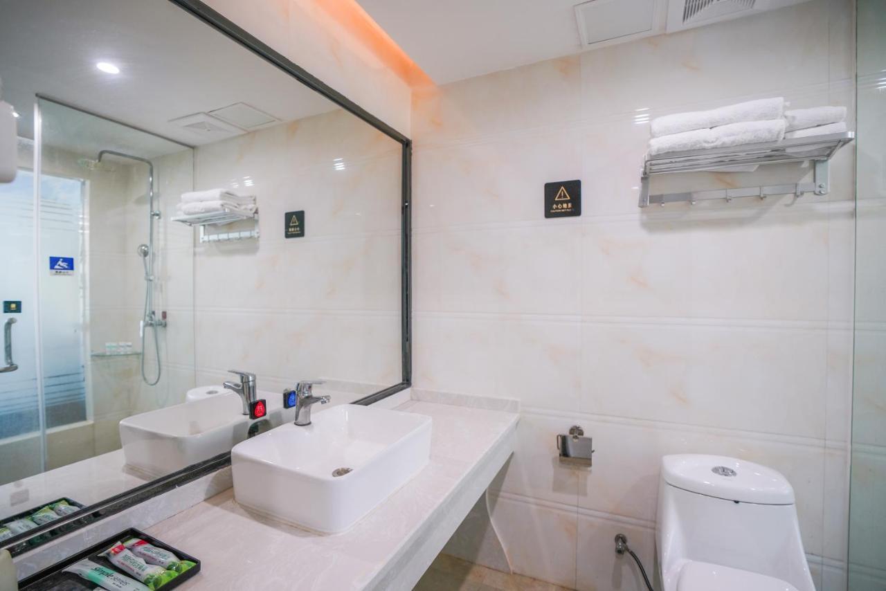 Felice Hotel-Guangzhou Baiyun International Airport Renhe Metro Station Branch Luaran gambar