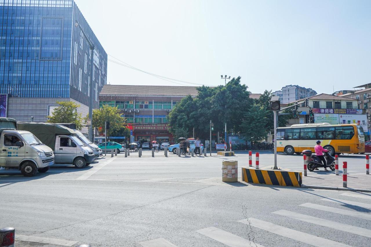 Felice Hotel-Guangzhou Baiyun International Airport Renhe Metro Station Branch Luaran gambar
